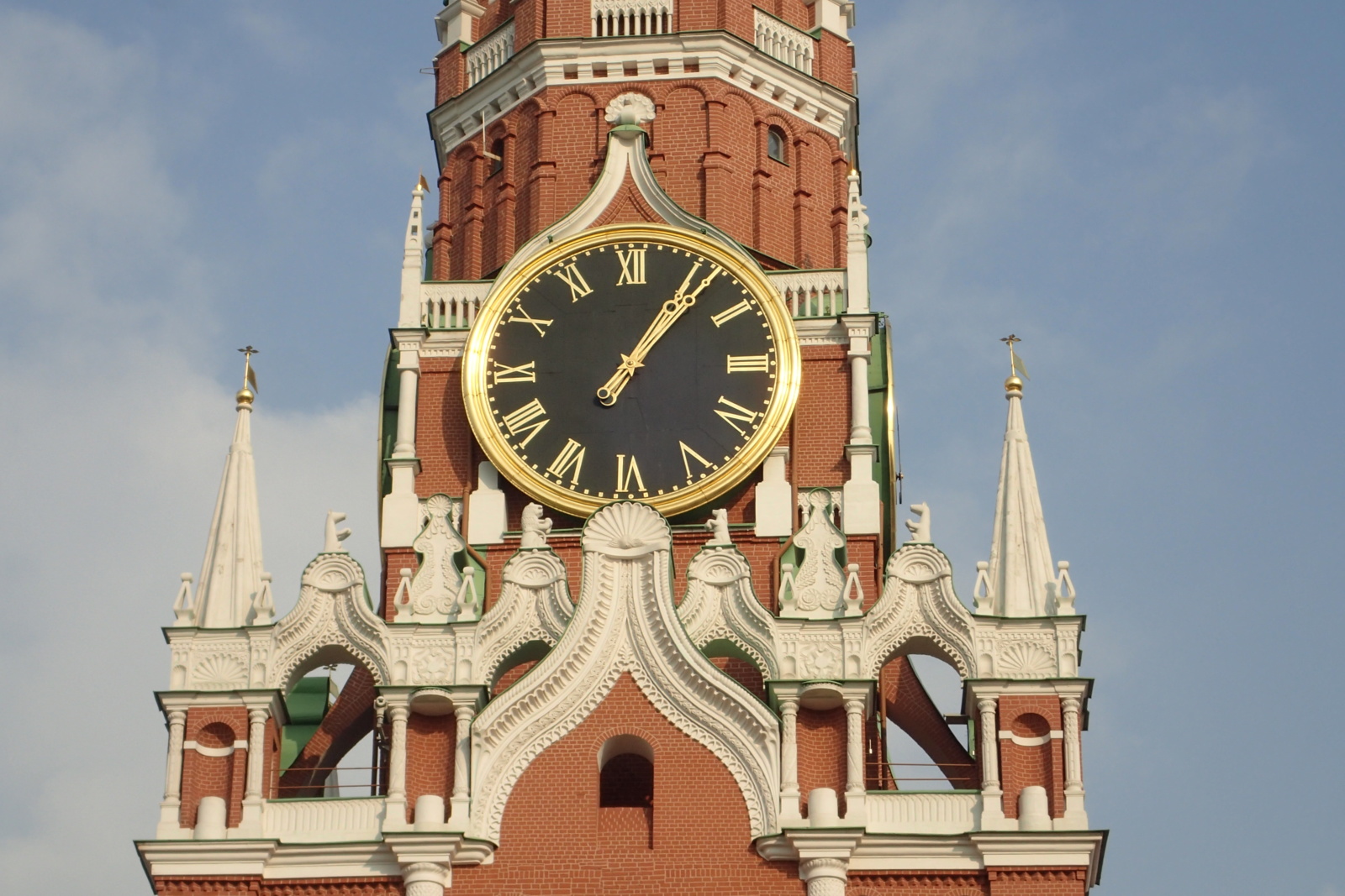 Спасская башня кремля чубайс. Спасская башня Кремля. Куранты на Спасской башне Московского Кремля. Часы Спасской башни Московского Кремля 17 век. Часы Спасская башня Московского Кремля.